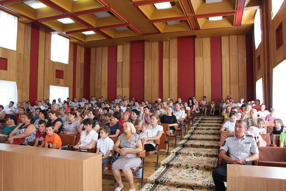 Emoțiile Campaniei Naționale ,,Copil școlarizat – copil protejat,, transmise prin  poze în raionul Dondușeni.