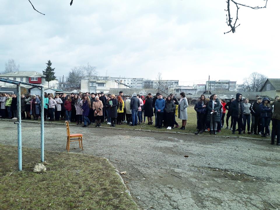 Antrenamente de evacuare a persoanelor din instituția de învățământ Dondușeni.