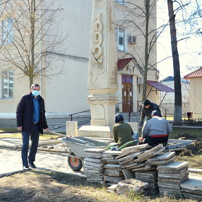 Reparații curente la monumentul dedicat eroilor căzuți în acțiunile de luptă pentru apărarea integrității și independenței RM