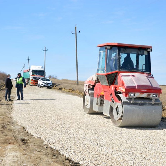 Lucrări de întreținere după perioada toamnă-iarnă pe toate drumurile publice locale din raion