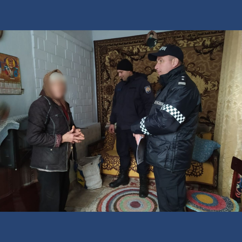 Locuitorii raionului Dondușeni sunt instruiți de pompieri și polițiști la capitolul respectarea regulilor de siguranță antiincendiară